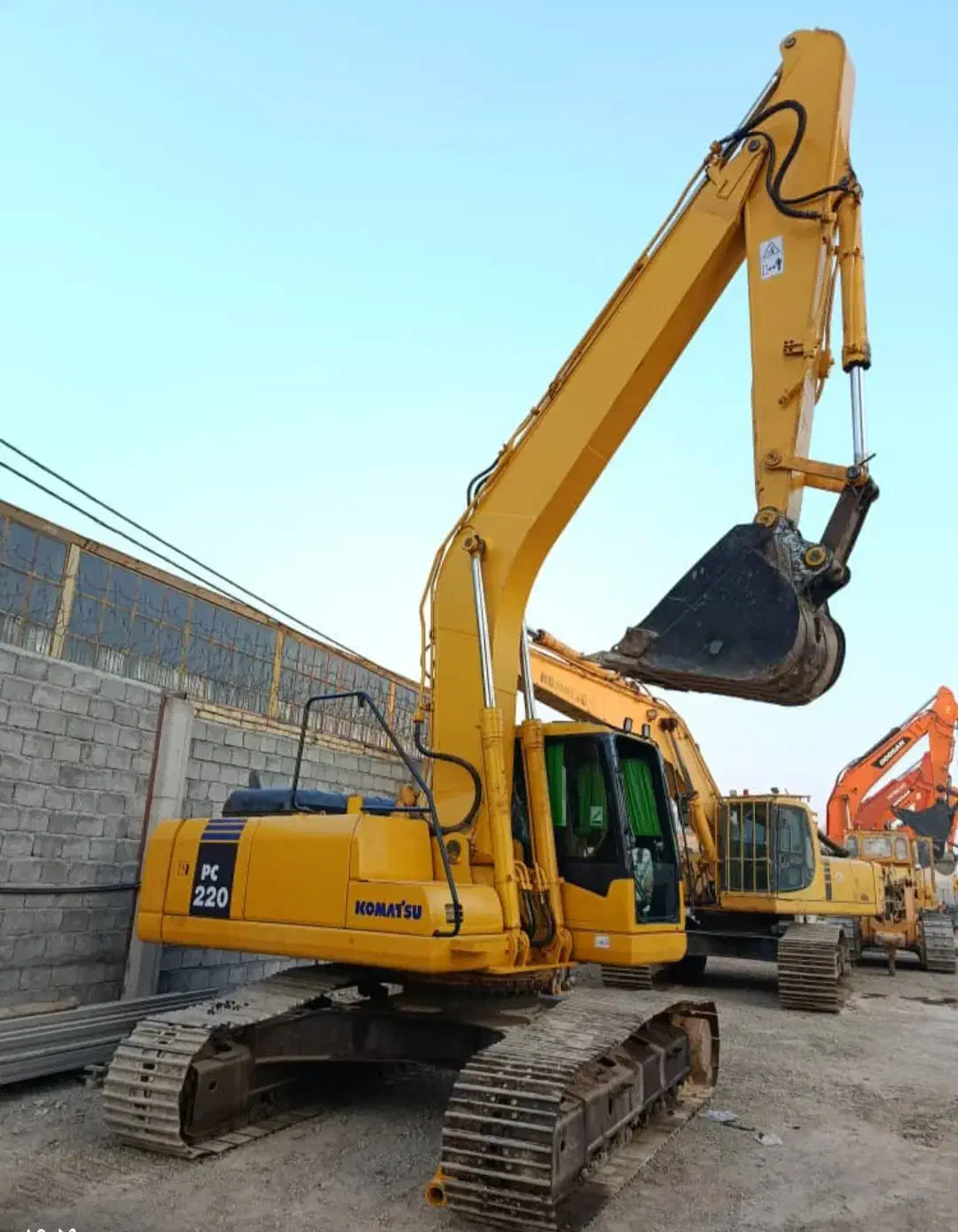 بیل۲۲۰کماتسو|خودرو سنگین|اصفهان, باغ زیار|دیوار