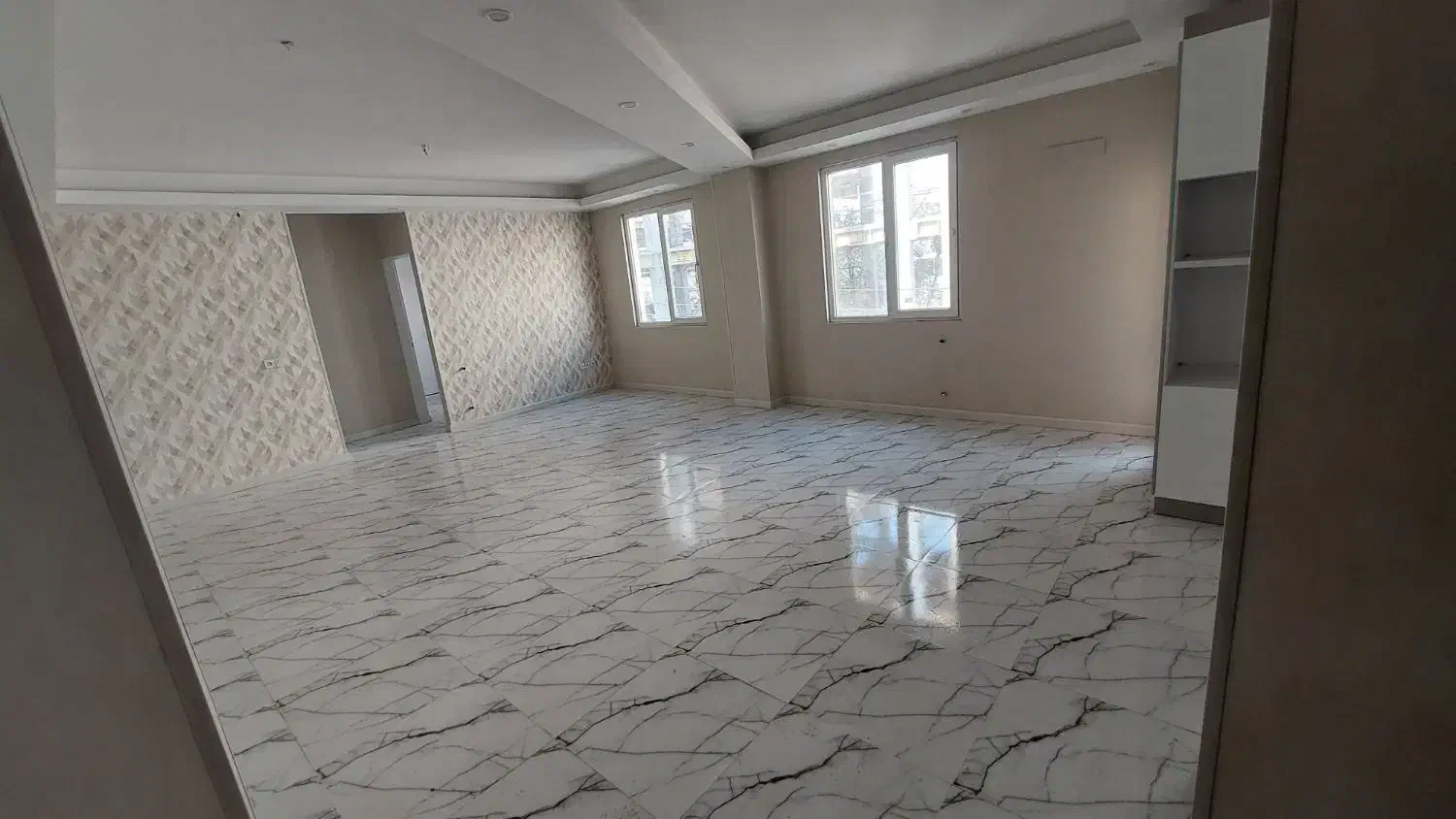 واحد 102 متری نوساز.خ طالقانی .چهارراه ولیعصر|فروش آپارتمان|قزوین, |دیوار