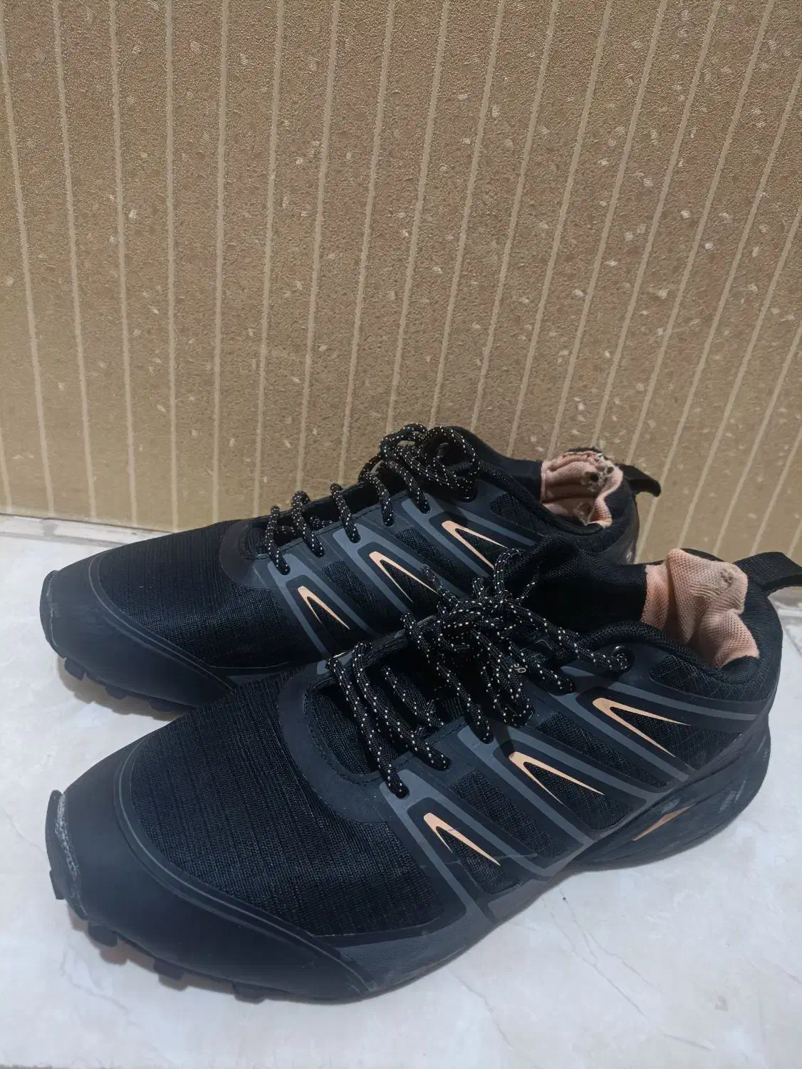 کفش|کیف، کفش، کمربند|نیشابور, هفده شهریور|دیوار