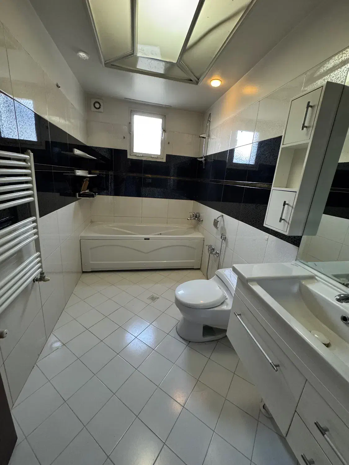 رهن و اجاره ویلایی/یک واحد از سه/۲۴۴ متر ۴ خواب|اجارهٔ خانه و ویلا|تهران, سیمای ایران|دیوار