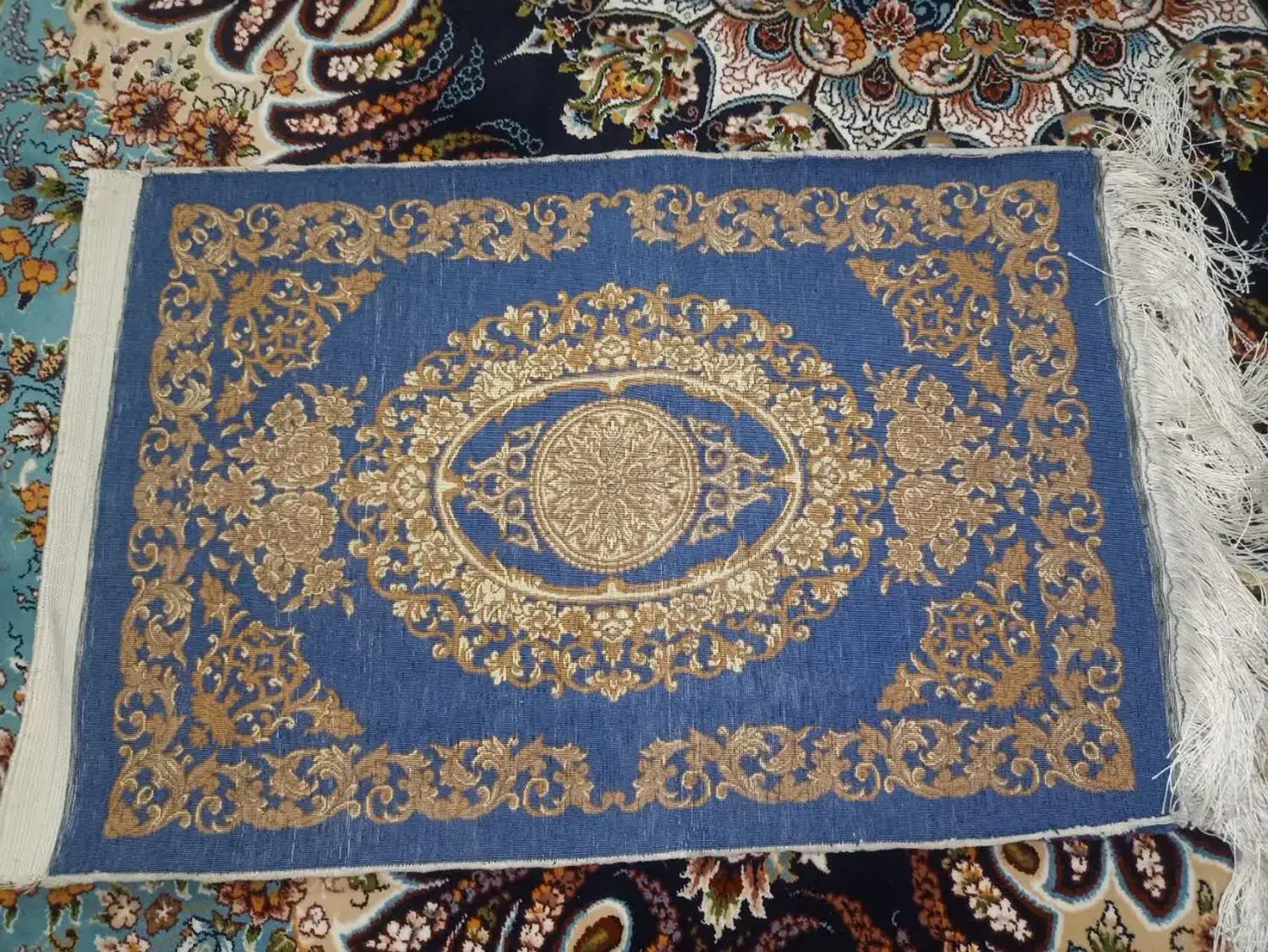 تابلو فرش دستباف به اندازه ۶۰ در ۴۰ تمام ابریشم|تابلو فرش|قم, علی آباد|دیوار