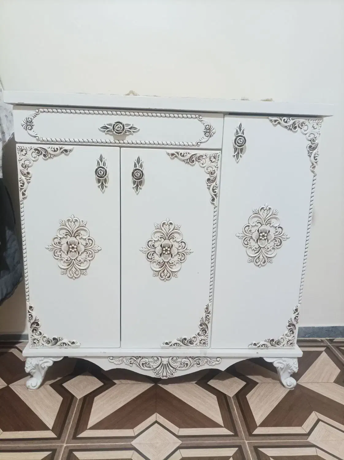 جاکفشی سفید|جاکفشی، کمد، دراور|نهاوند, |دیوار