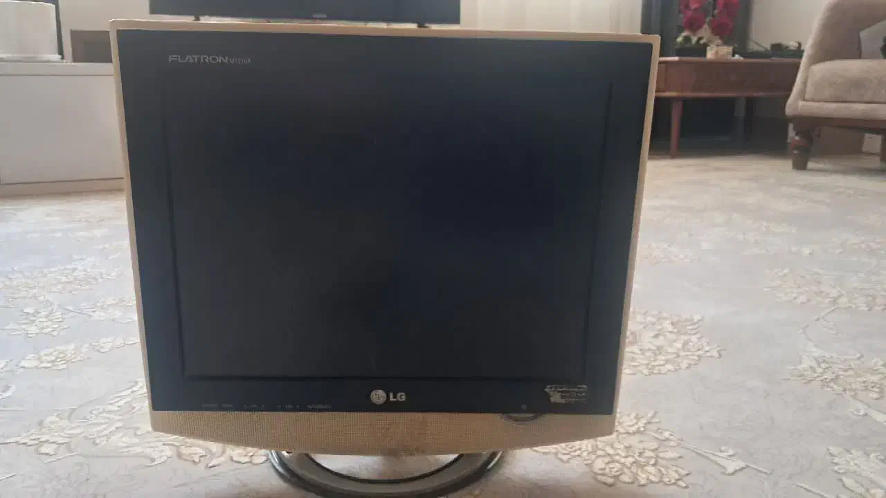 مانیتور LG سالم|قطعات و لوازم جانبی رایانه|قم, سالاریه|دیوار