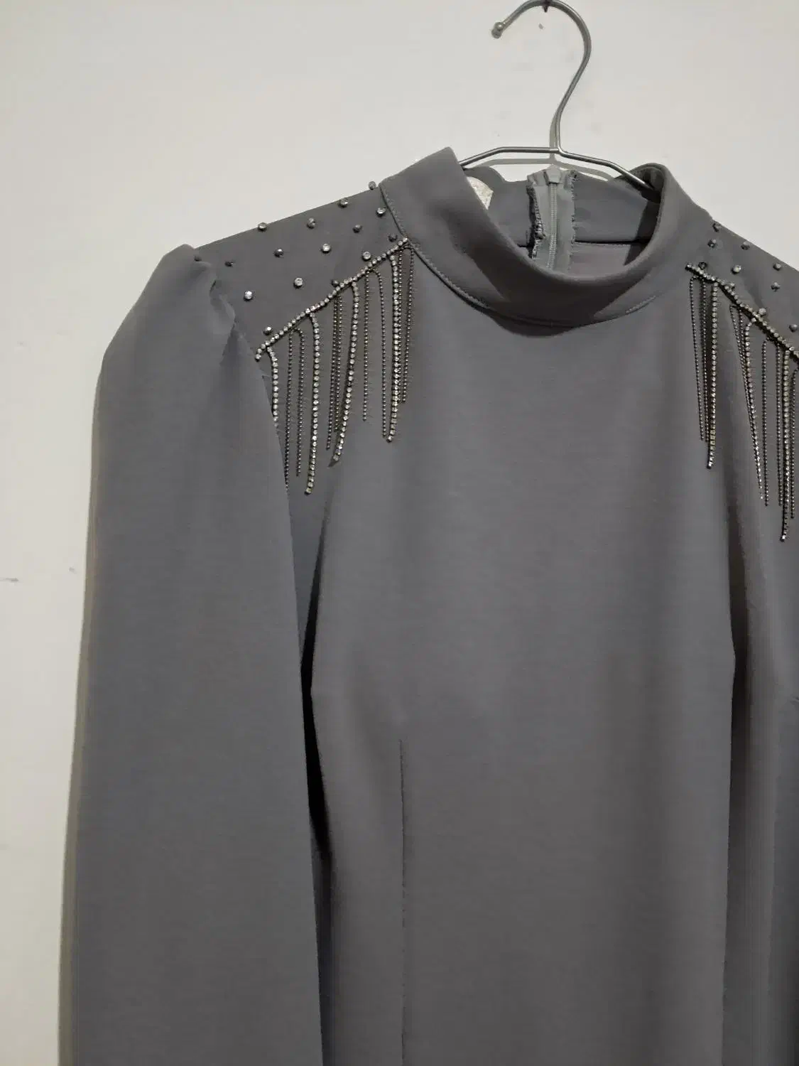 لباس مجلسی شیک|لباس|رباط‌کریم, رباط‌کریم|دیوار