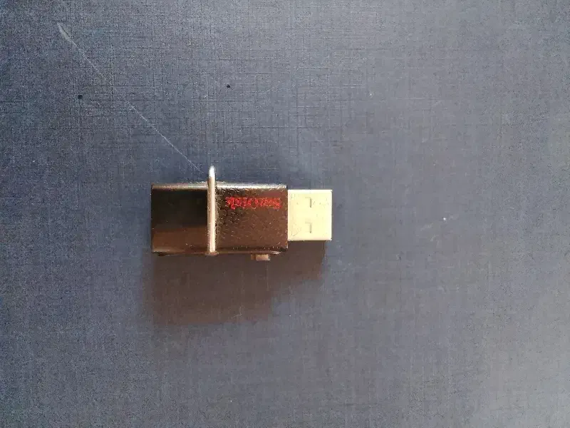 فلش مموری(سن دیسک)۱۲۸گیگ|قطعات و لوازم جانبی رایانه|ساوه, |دیوار