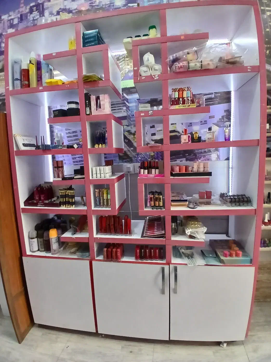 ویترین|فروشگاه و مغازه|رشت, گیل|دیوار