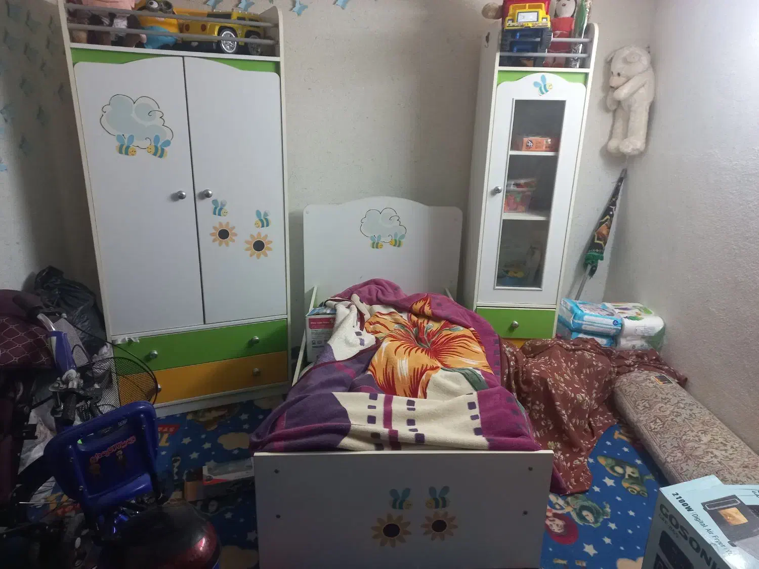 کمدوتخت بچه وکالسکه وتوستر|تخت و صندلی بچه|یزد, |دیوار