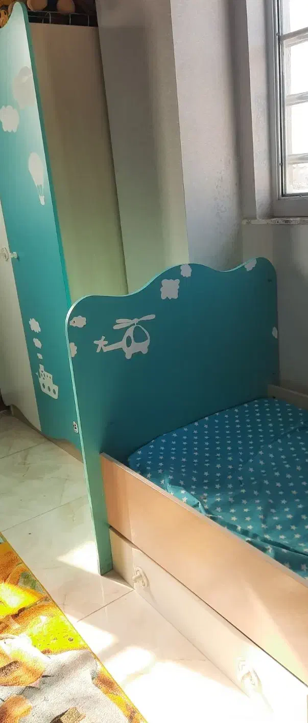 تخت و کمد و ویترین برند اپادانا|اسباب و اثاث بچه|رشت, گیل|دیوار