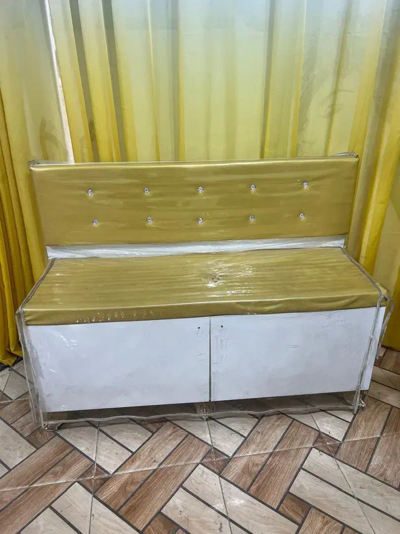 در حد نو دیگ به کارم نمیاد|صندلی و نیمکت|رشت, خبرنگار|دیوار