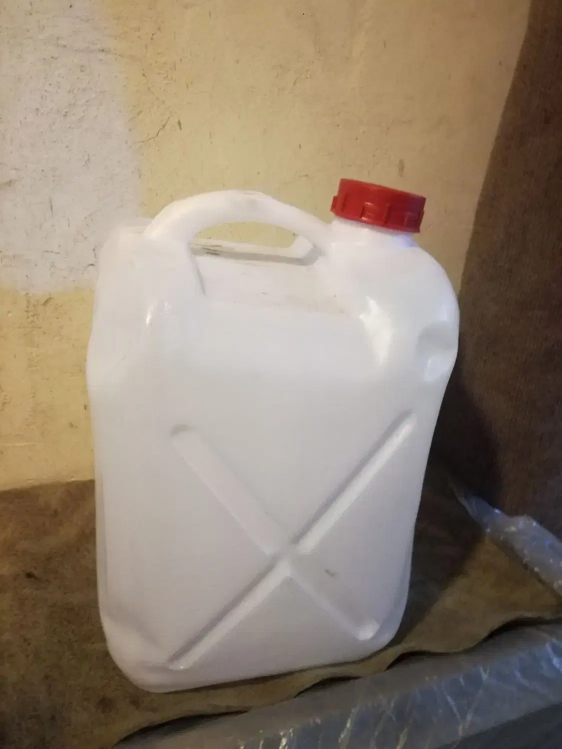 ظروف نگه دارنده اب یا همان گالن|ظروف نگهدارنده، پلاستیکی، یکبارمصرف|تبریز, |دیوار