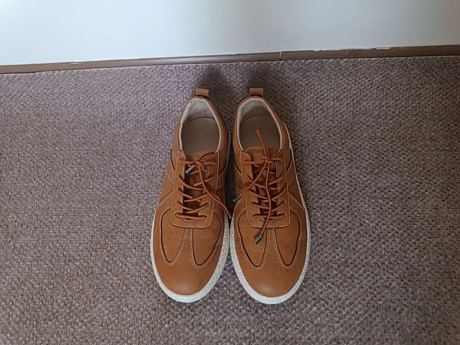 کفش|کیف، کفش، کمربند|اصفهان, صدف|دیوار