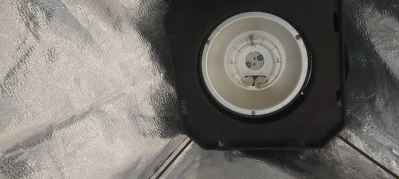 فروش نور اتلیه 200ژول|دوربین عکاسی و فیلم‌برداری|گلبهار, شهر جدید گلبهار|دیوار