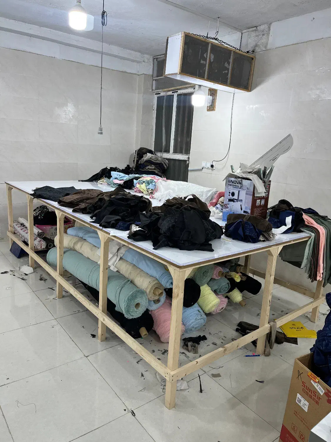 میز برش خیاطی|چرخ خیاطی و ریسندگی|ساری, |دیوار