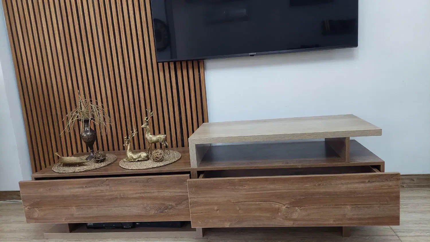 میز تلویزیون بسیار زیبا و دو منظوره|میز تلویزیون|شیراز, آزادی|دیوار