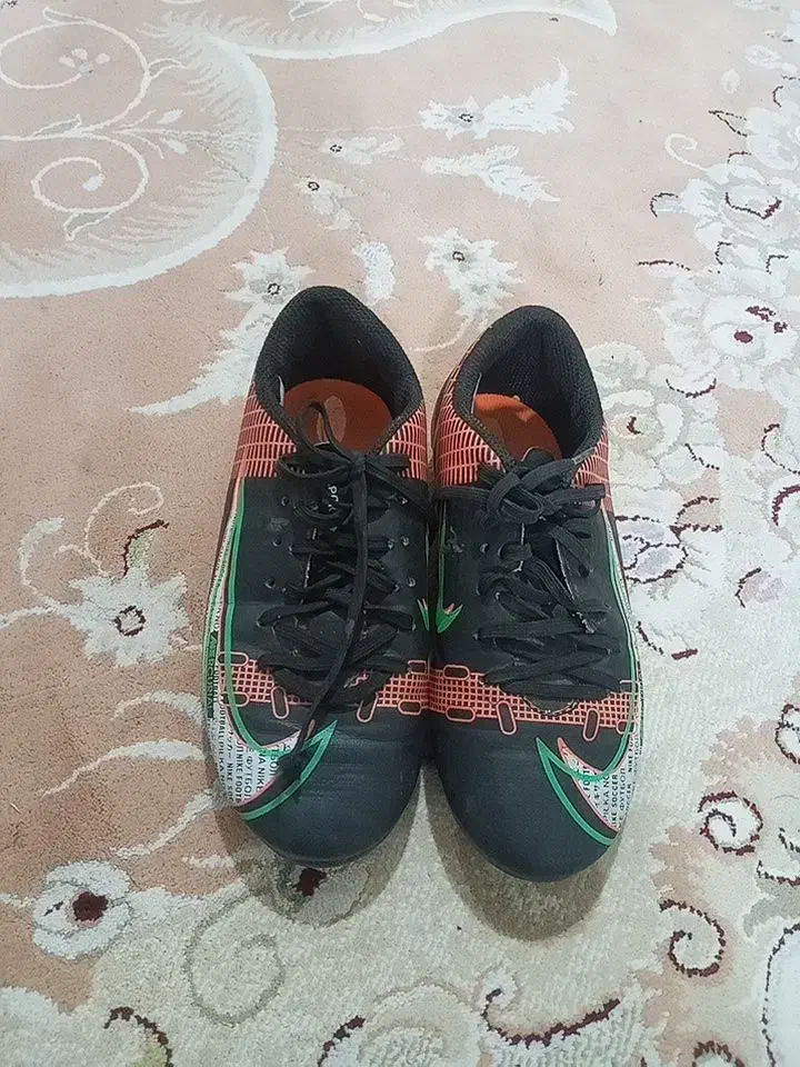 کفش ورزشی چمن|کیف، کفش، کمربند|کوهدشت, |دیوار