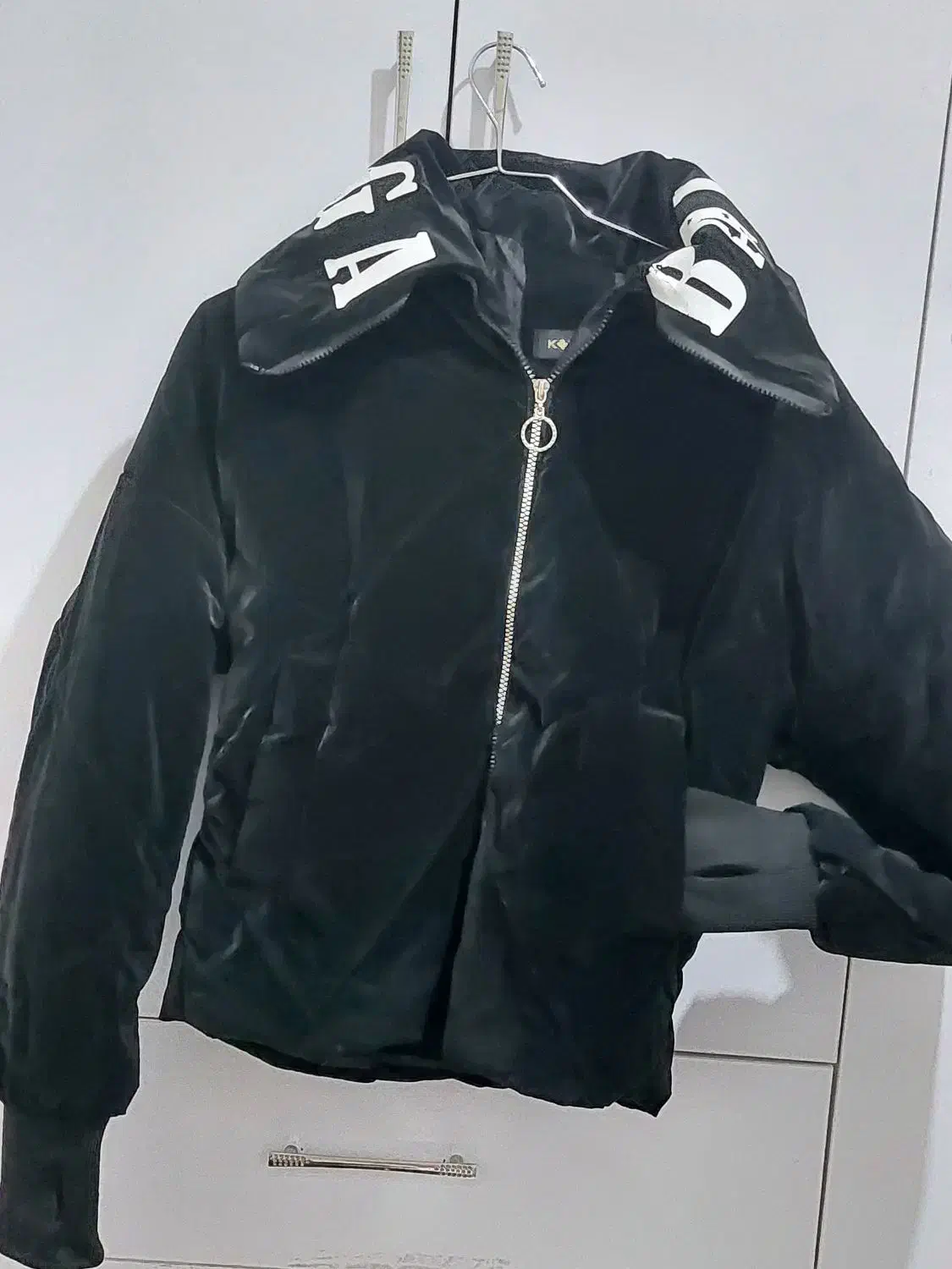 کاپشن وبارونی|لباس|رشت, رودبارتان|دیوار