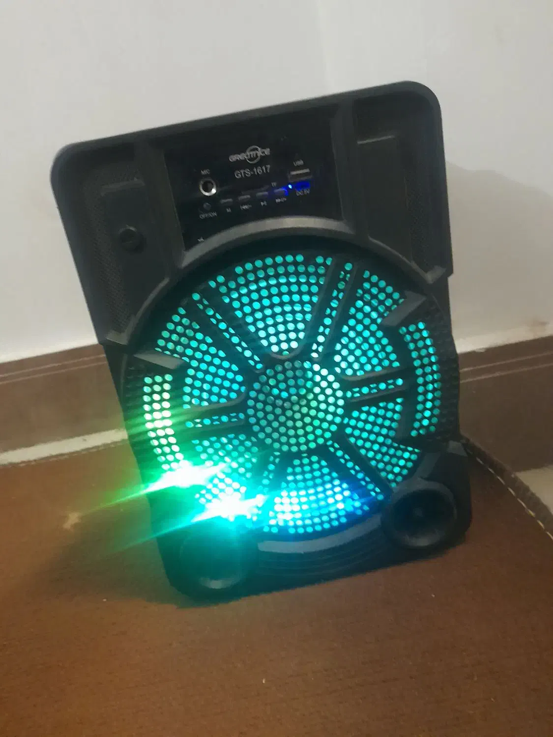 اسپیکر سرحال تمیز خشک کار نکرده|سیستم صوتی خانگی|یاسوج, |دیوار