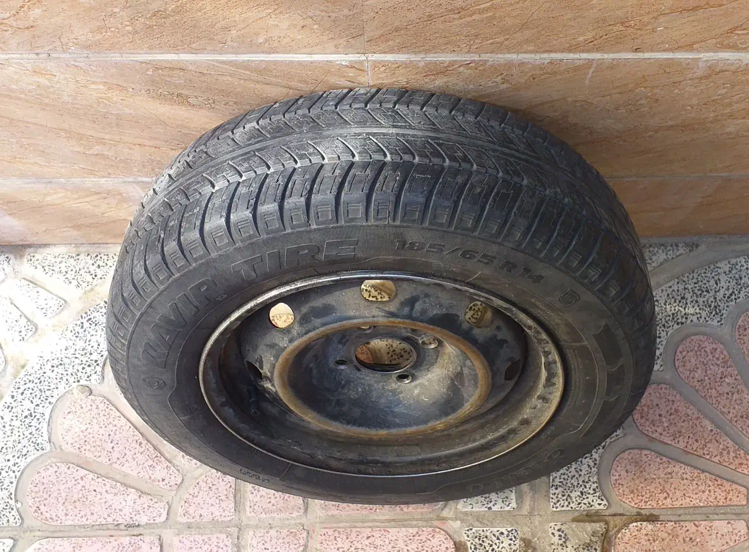 یک عدد رینگ و لاستیک پژویی سایز 14|قطعات یدکی و لوازم جانبی|ملایر, |دیوار