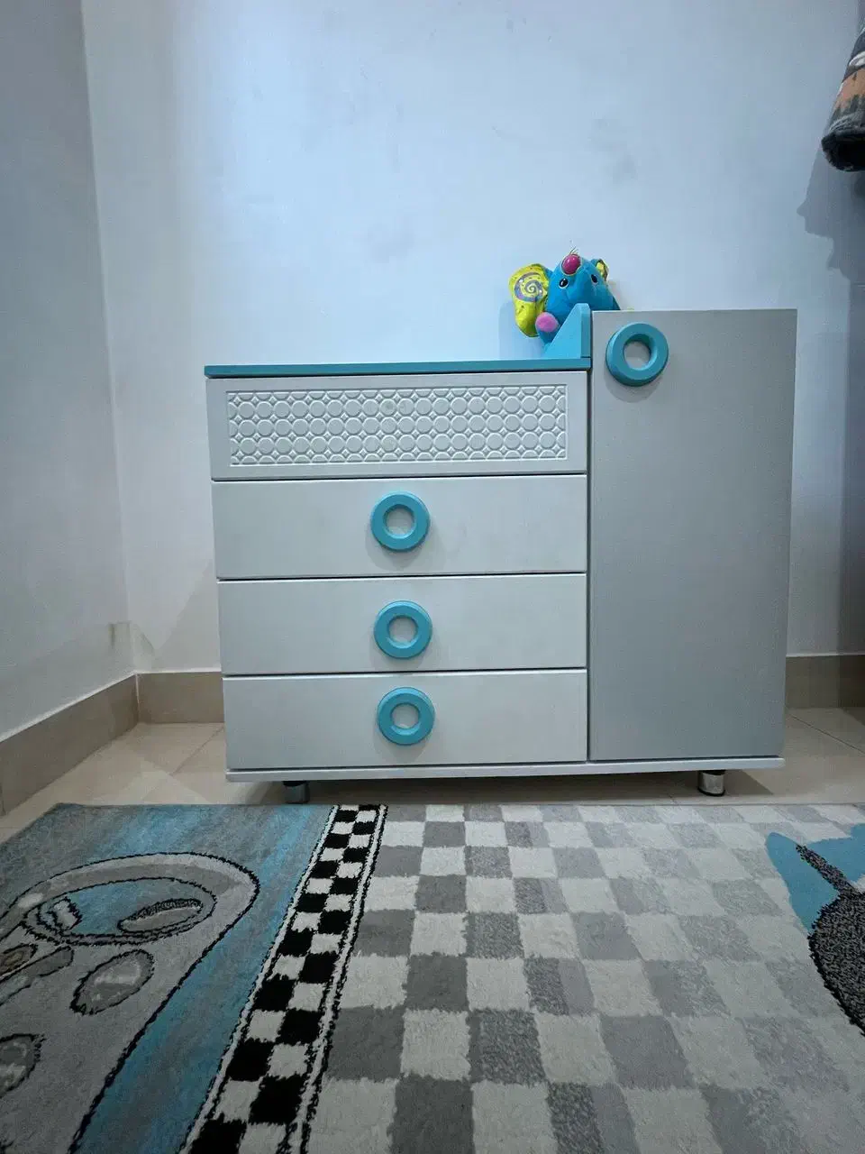 تخت کودک و دراور|تخت و صندلی بچه|شیراز, شهرک ترکان|دیوار