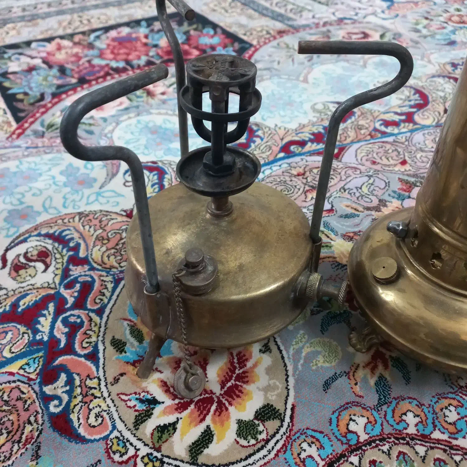 چراغ .|کلکسیون اشیاء عتیقه|بیرجند, |دیوار