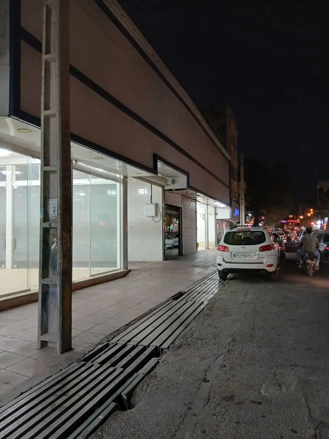 اجاره گاراژ نوساز فول امکانات ۱۴۰۰متر مرکز ورامین|اجارهٔ مغازه و غرفه|ورامین, ورامین|دیوار