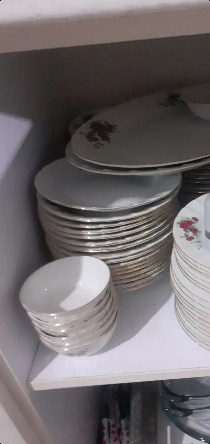 ۱۸ نفره چینی زرین گل سرخ|ظروف سرو و پذیرایی|سرپل ذهاب, |دیوار