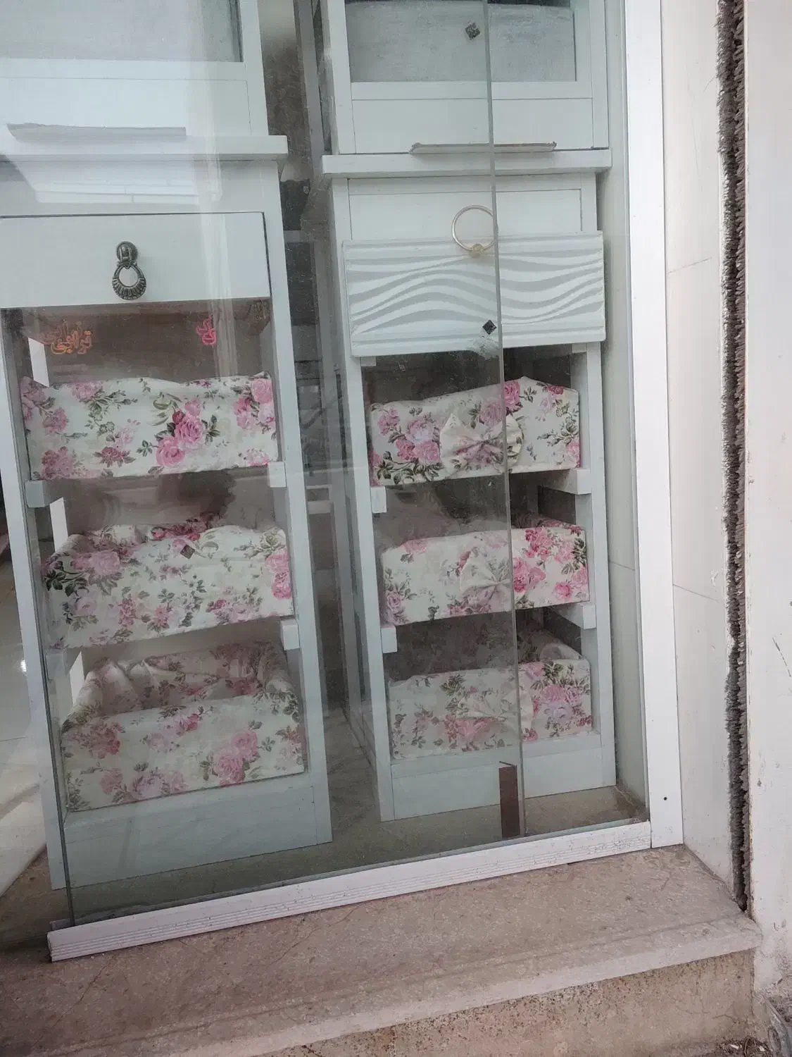 جا سیب زمینی|کتابخانه، شلف، قفسه‌های دیواری|نیشابور, گنبد سبز|دیوار