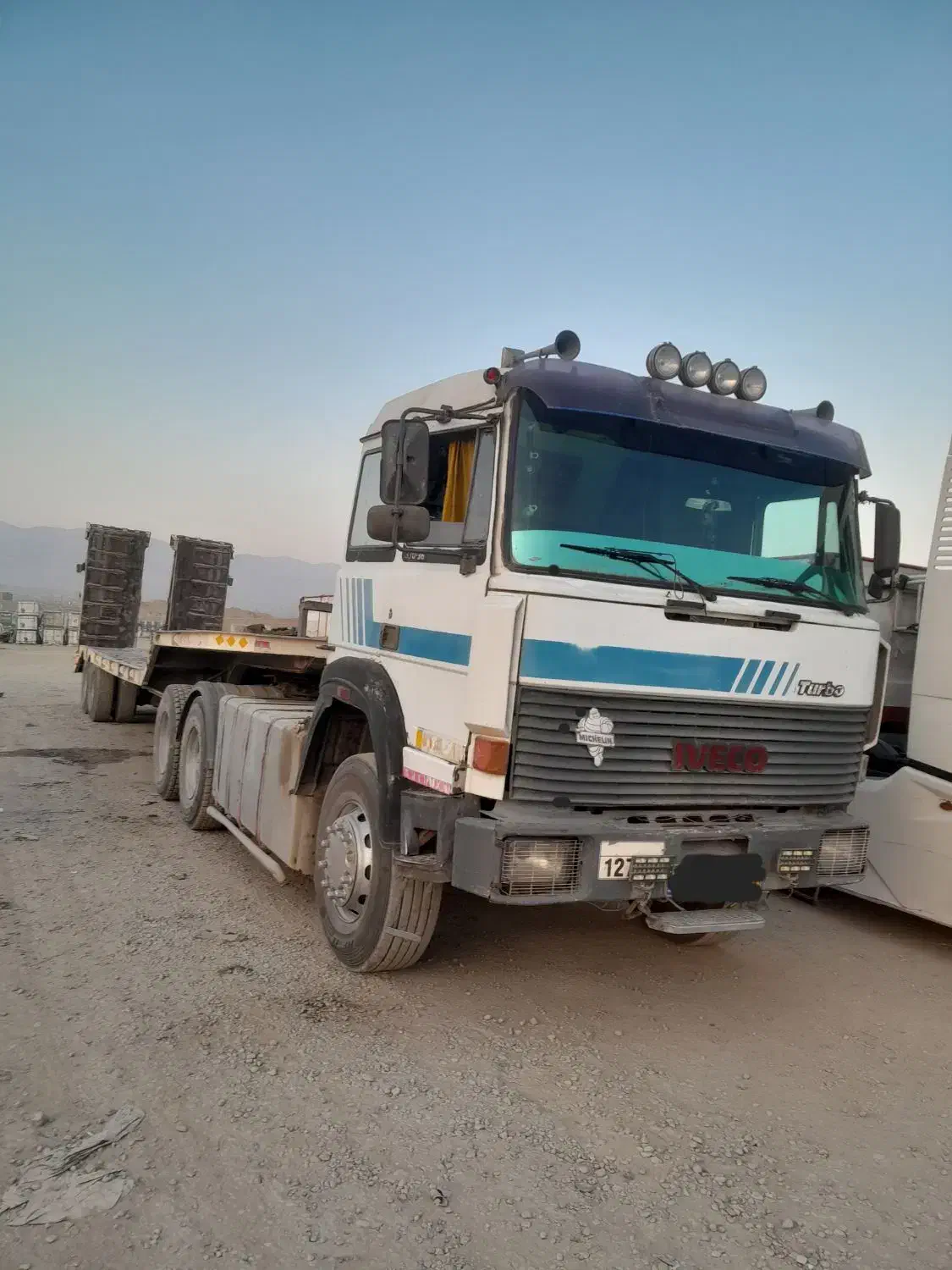 تریلی کمرشکن|خدمات حمل و نقل|هشتگرد, شهرک بعثت|دیوار