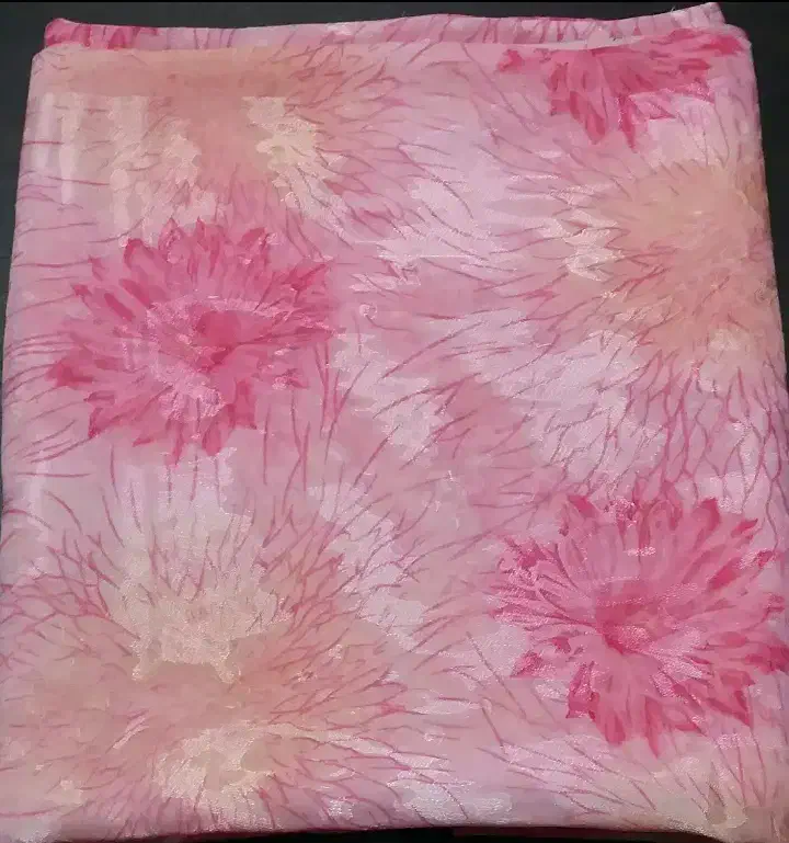 کلکسیونی از پارچه های مجلسی مکه مکرمه|لباس|قائم‌شهر, |دیوار