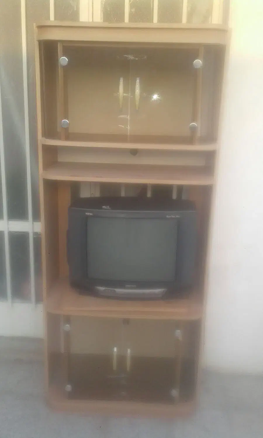 تلویزیون با کمد زیرش قیمت توافقی|تلویزیون و پروژکتور|کازرون, |دیوار