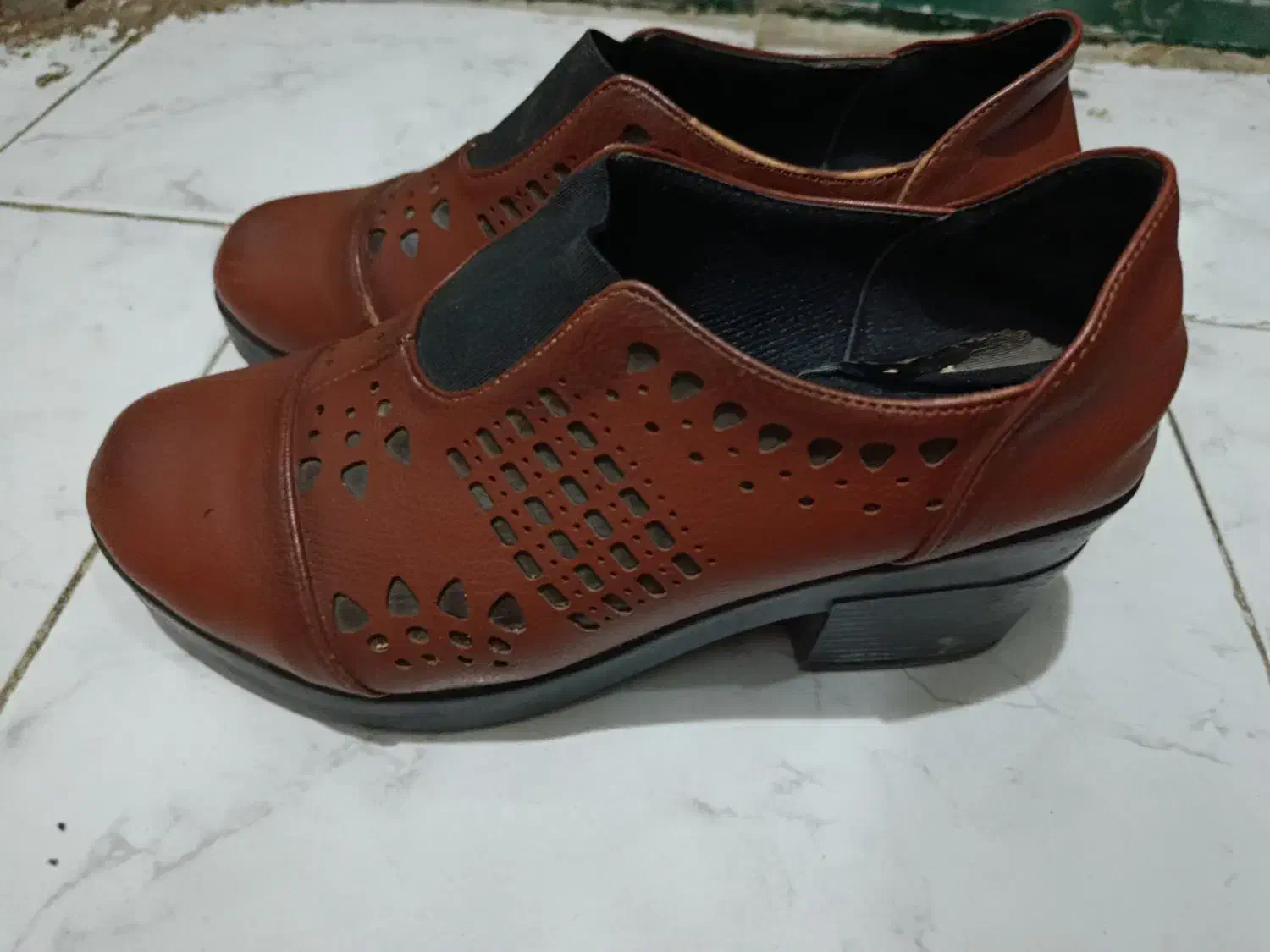 کفش و کتونی|کیف، کفش، کمربند|رشت, فلسطین|دیوار