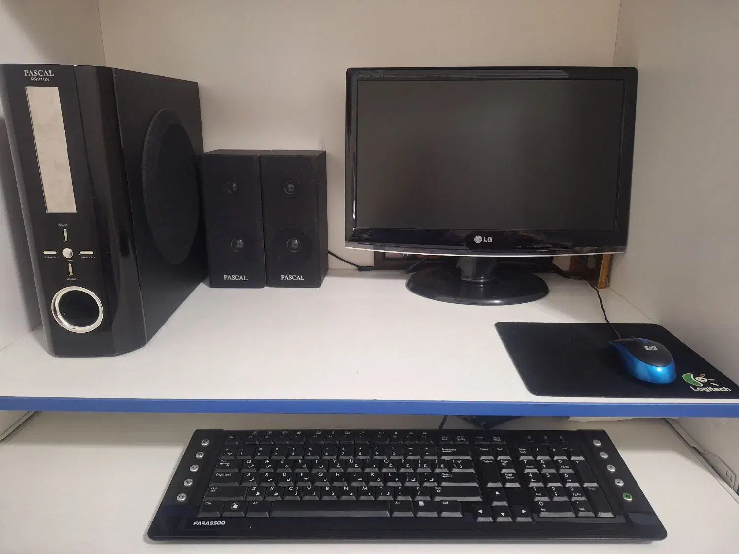 یک دستگاه کامپیوتر|رایانه رومیزی|رشت, توشیبا|دیوار