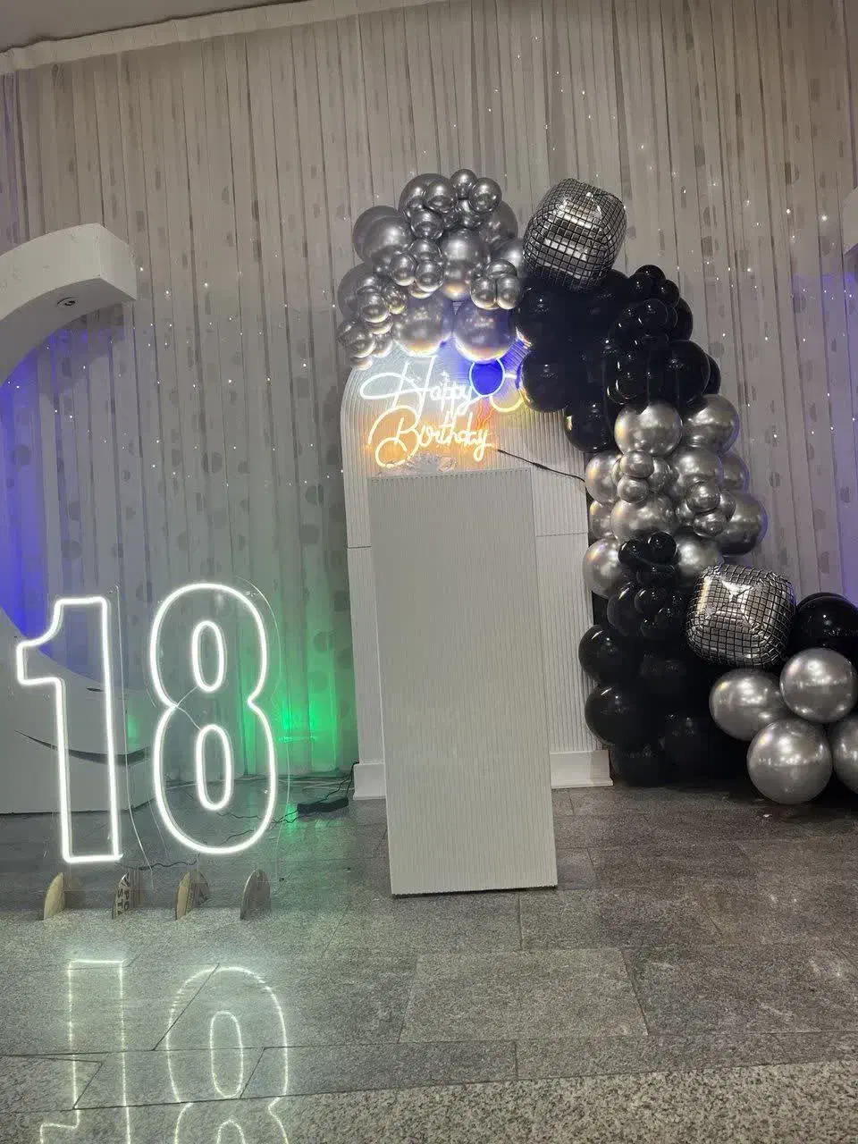 گل آرایی و بادکنک آرایی|خدمات پذیرایی، مراسم|خمین, |دیوار