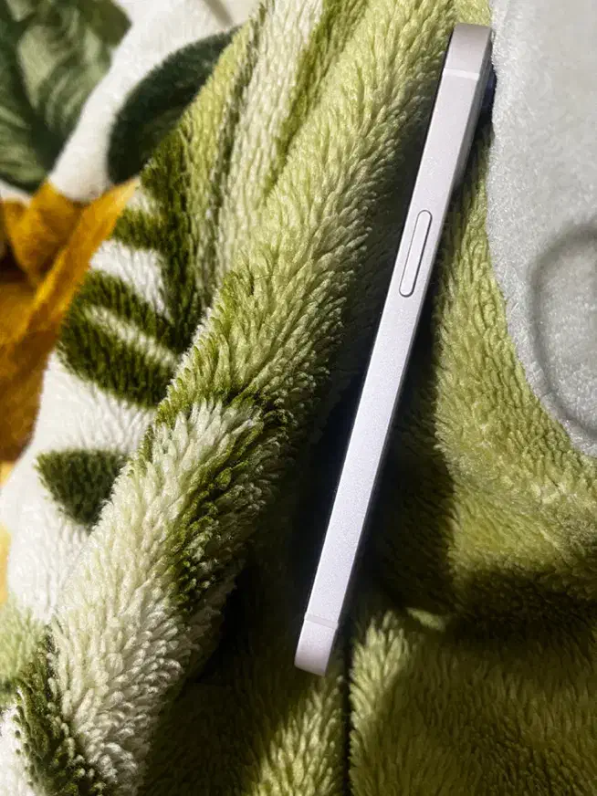 ایفون ۱۳نرمال 2عدد رنگ سفید و مشکی تیره|موبایل|کازرون, |دیوار