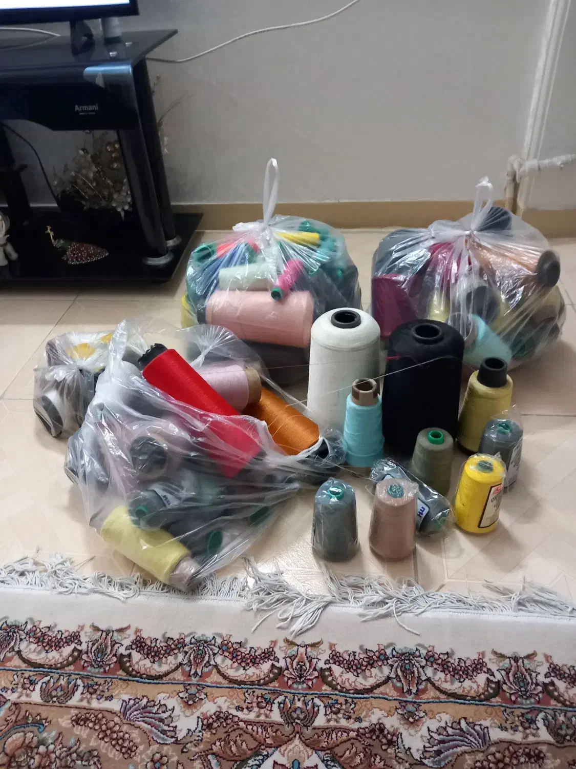 چرخ خیاطی تعداد400عدد نخ ترویلا و دوک کوچیک فروشی|لوازم خیاطی و بافتنی|تهران, یاخجی آباد|دیوار