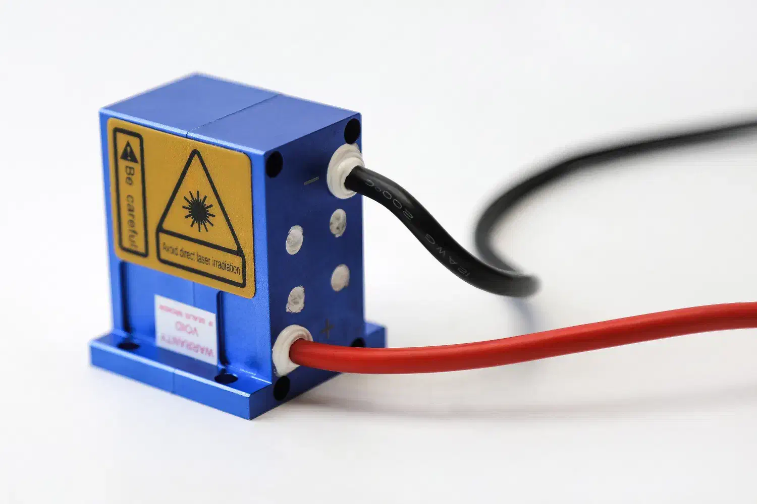 سورس لیزر و لیزربار ۱۲۰۰ وات تیتانیوم|پزشکی|گرگان, |دیوار