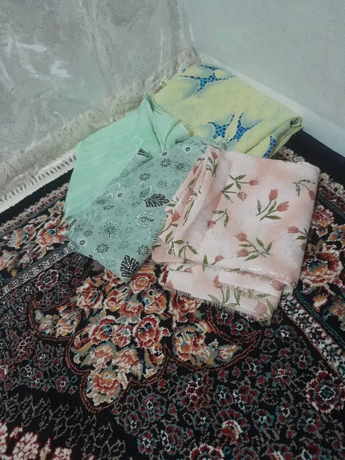 ۴ تا پارچه|لباس|همدان, |دیوار