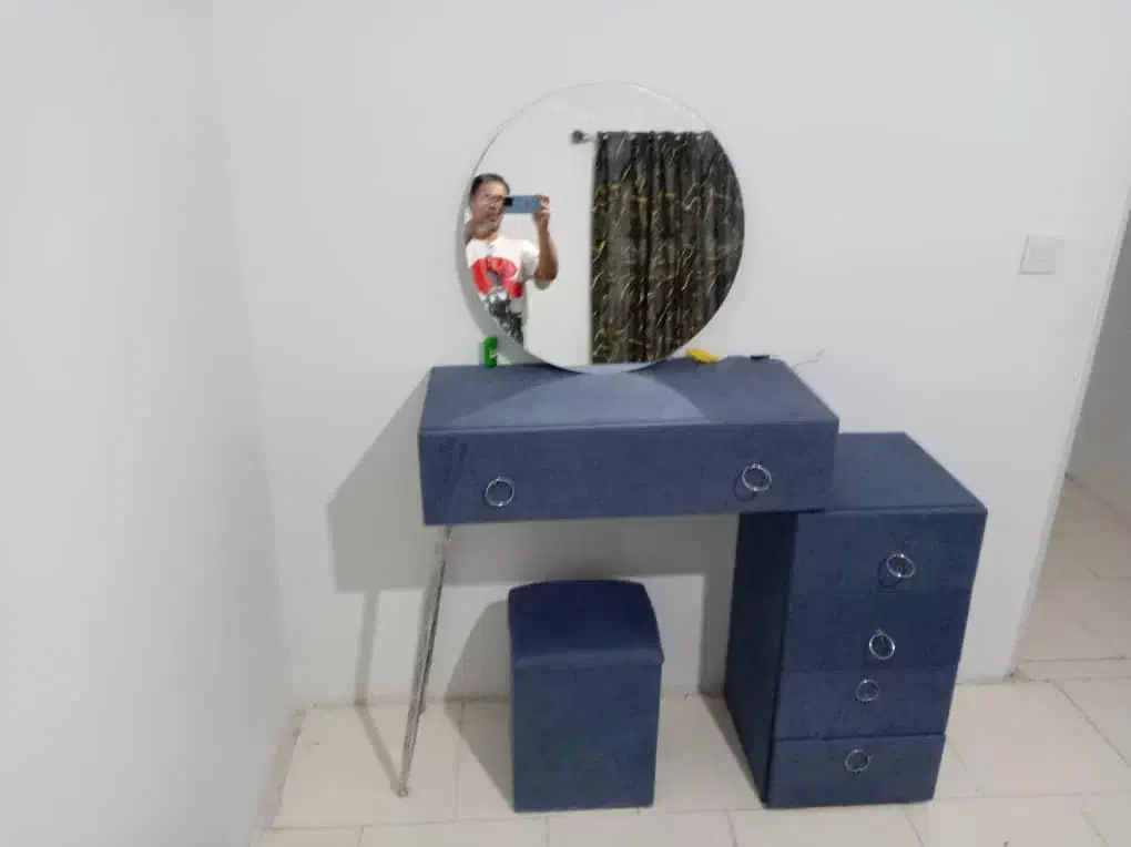 تخت دو نفره با عسلی ومیز توالت|تخت و سرویس خواب|پرند, فاز ۲|دیوار