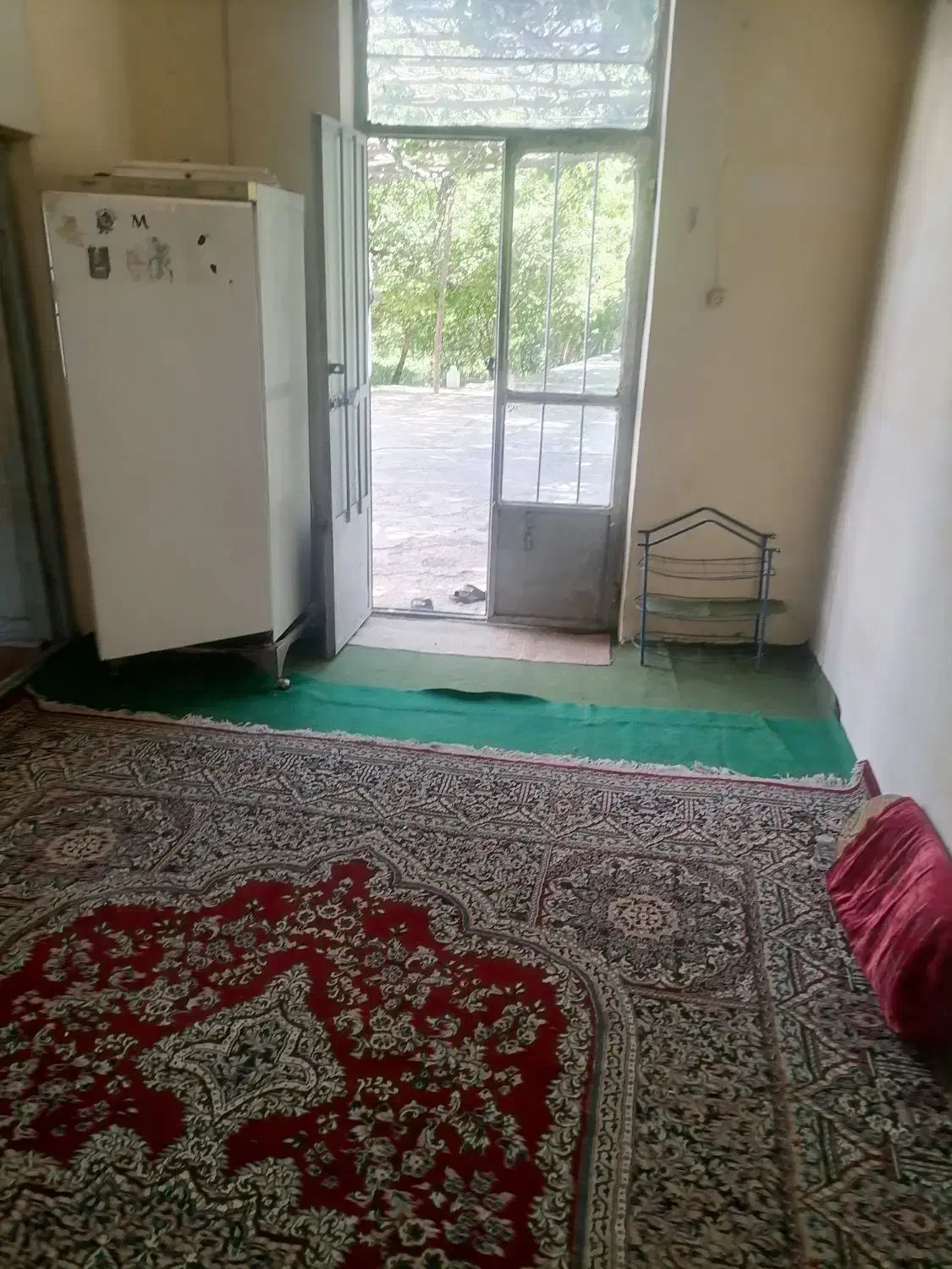 اجاره ویلا باغ بااب روان سیرچ|اجارهٔ کوتاه‌مدت ویلا و باغ|کرمان, |دیوار