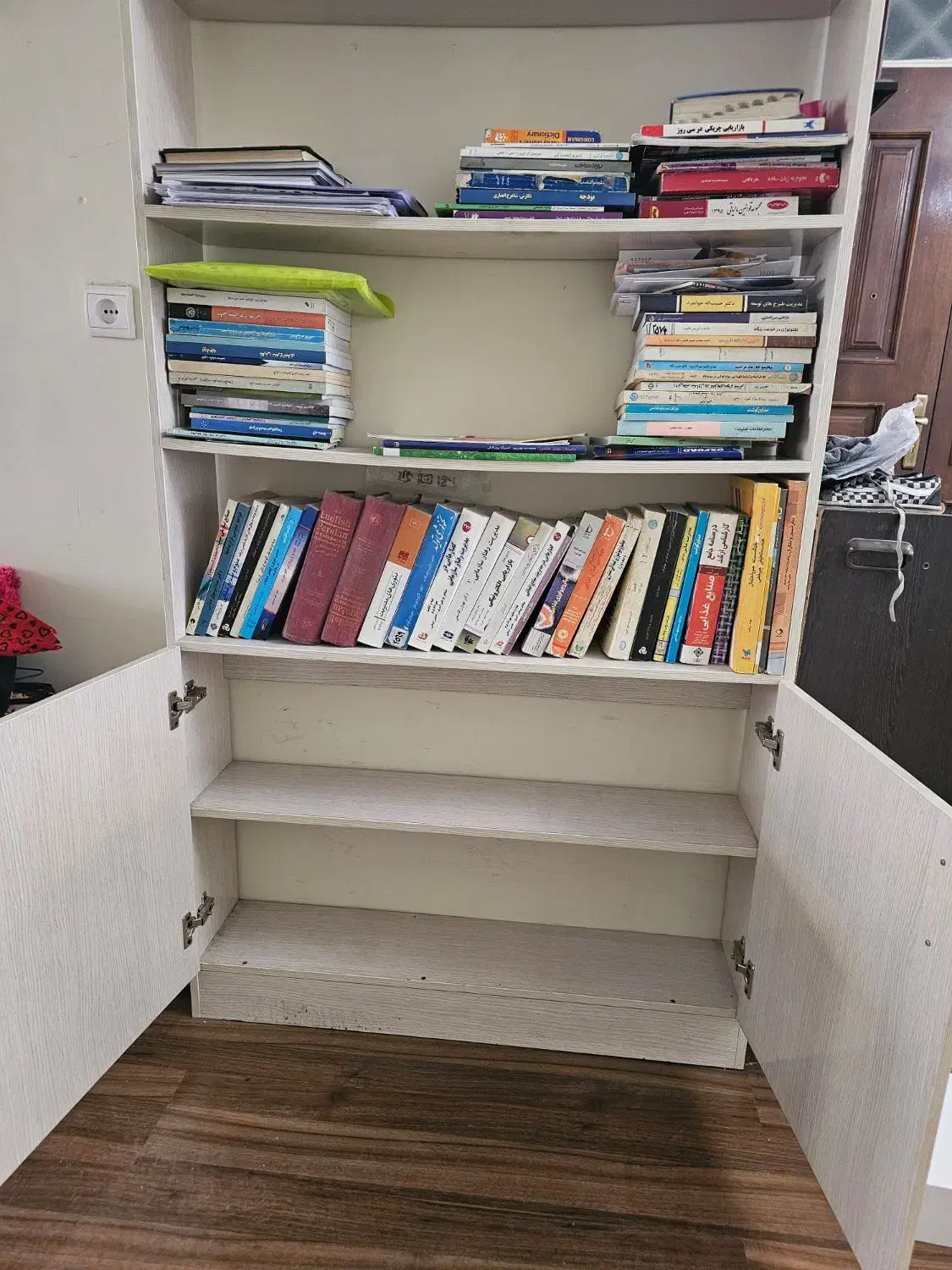 کتابخانه ۴ طبقه|کتابخانه، شلف، قفسه‌های دیواری|تهران, دریان‌نو|دیوار