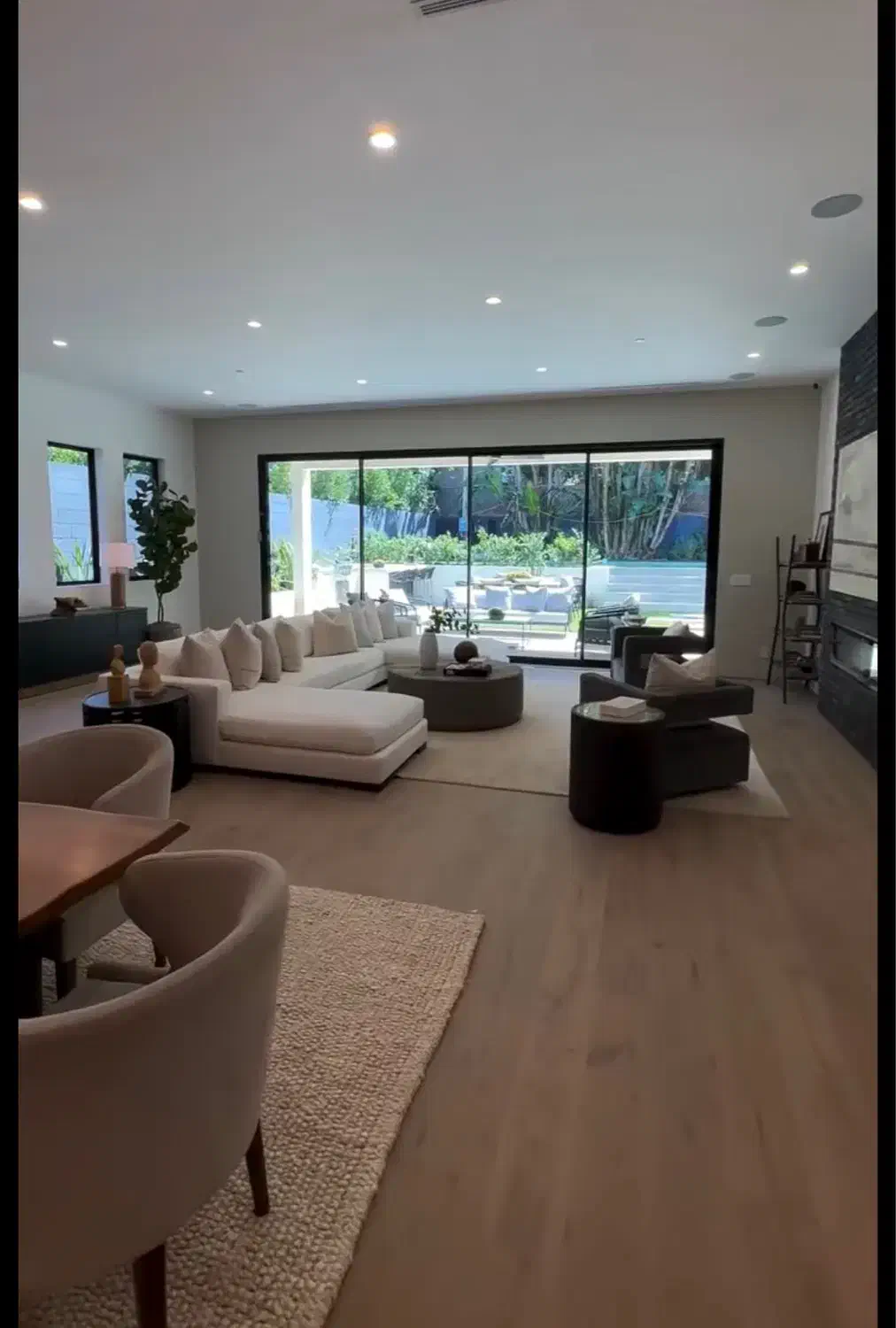 فرصت طلایی آپارتمان ۴ خواب لاکچری زیر قیمت بازار|فروش آپارتمان|شیراز, قدوسی غربی|دیوار