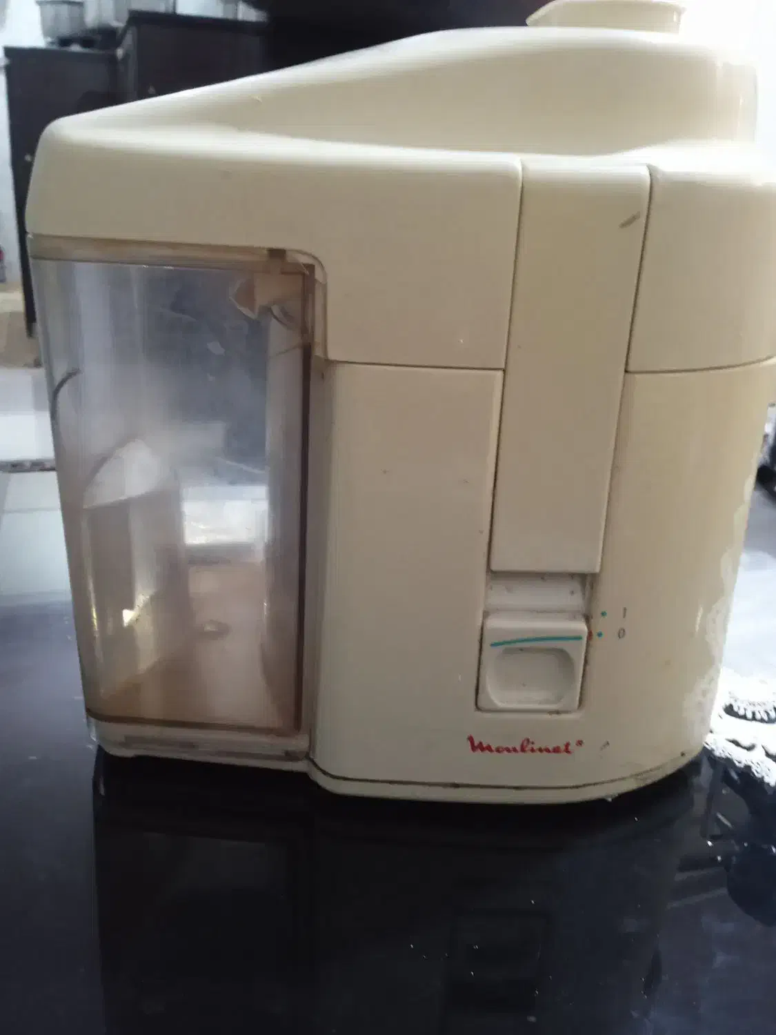 آبمیوه گیری مولینکس موتور قوی. ۲۰۰۰۰۰۰|آبمیوه‌گیر و آب‌مرکبات‌گیر|رباط‌کریم, نصیرشهر|دیوار