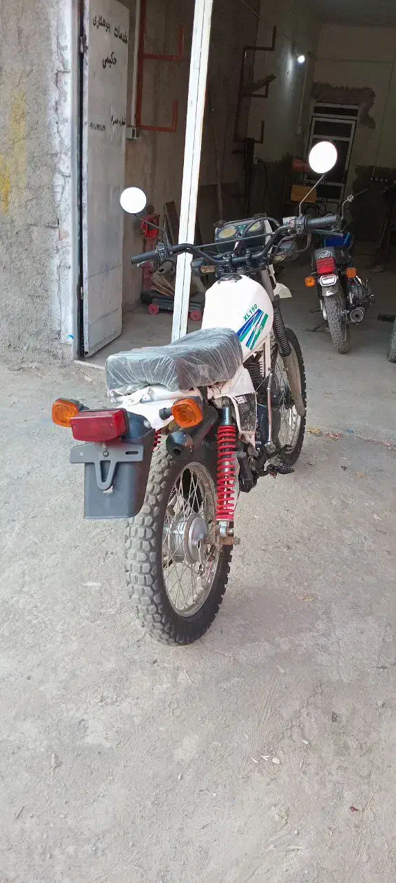 اکسل۲۰۰|موتورسیکلت|گلوگاه, |دیوار