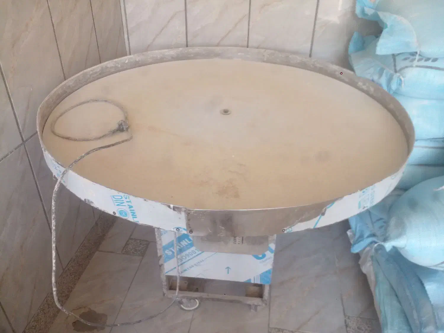 دستگاه چانه گیر به همراه میز|ماشین‌آلات صنعتی|بن, |دیوار