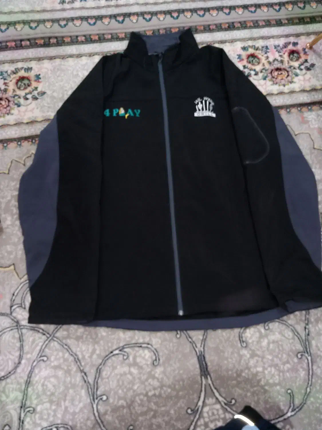 کاپشن|لباس|قدس, شهر‌قدس|دیوار