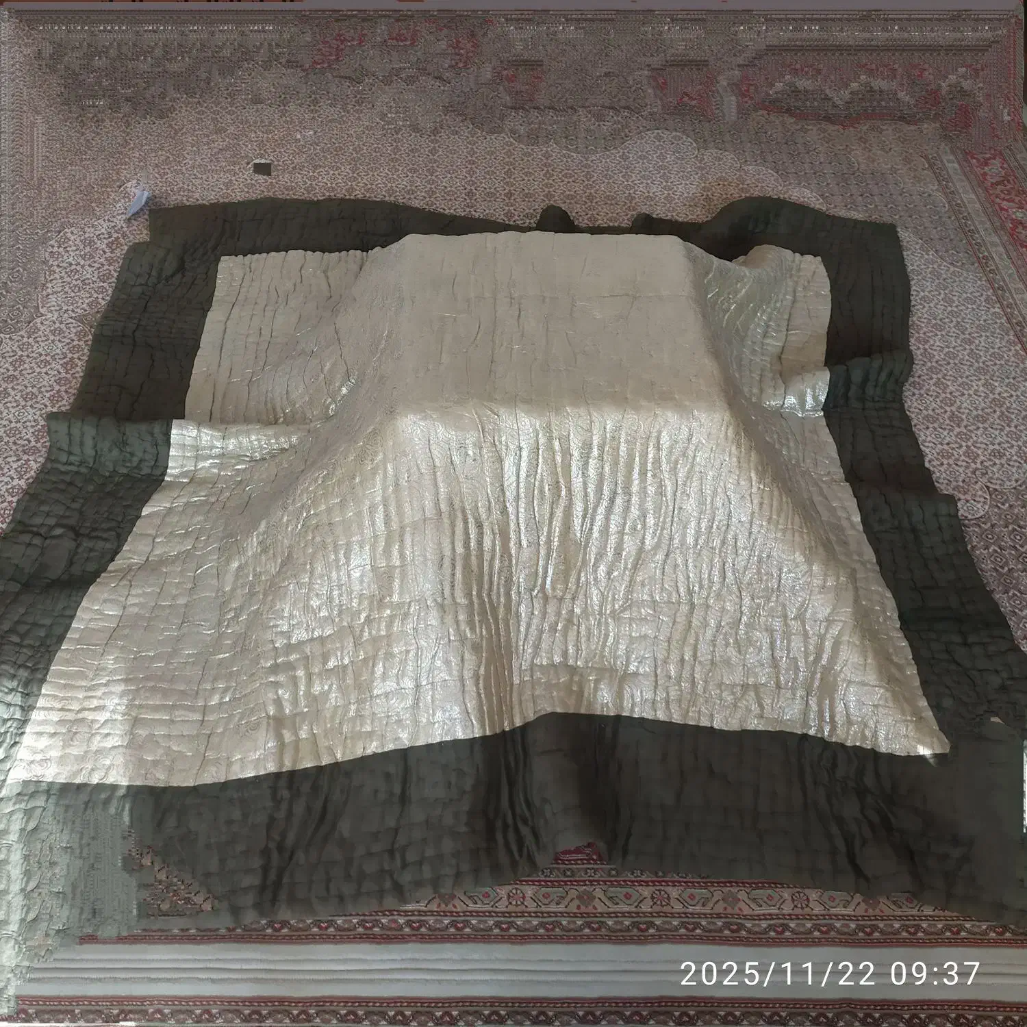 سه عدد لحاف زری و مخمل|رختخواب، بالش، پتو|سنندج, |دیوار