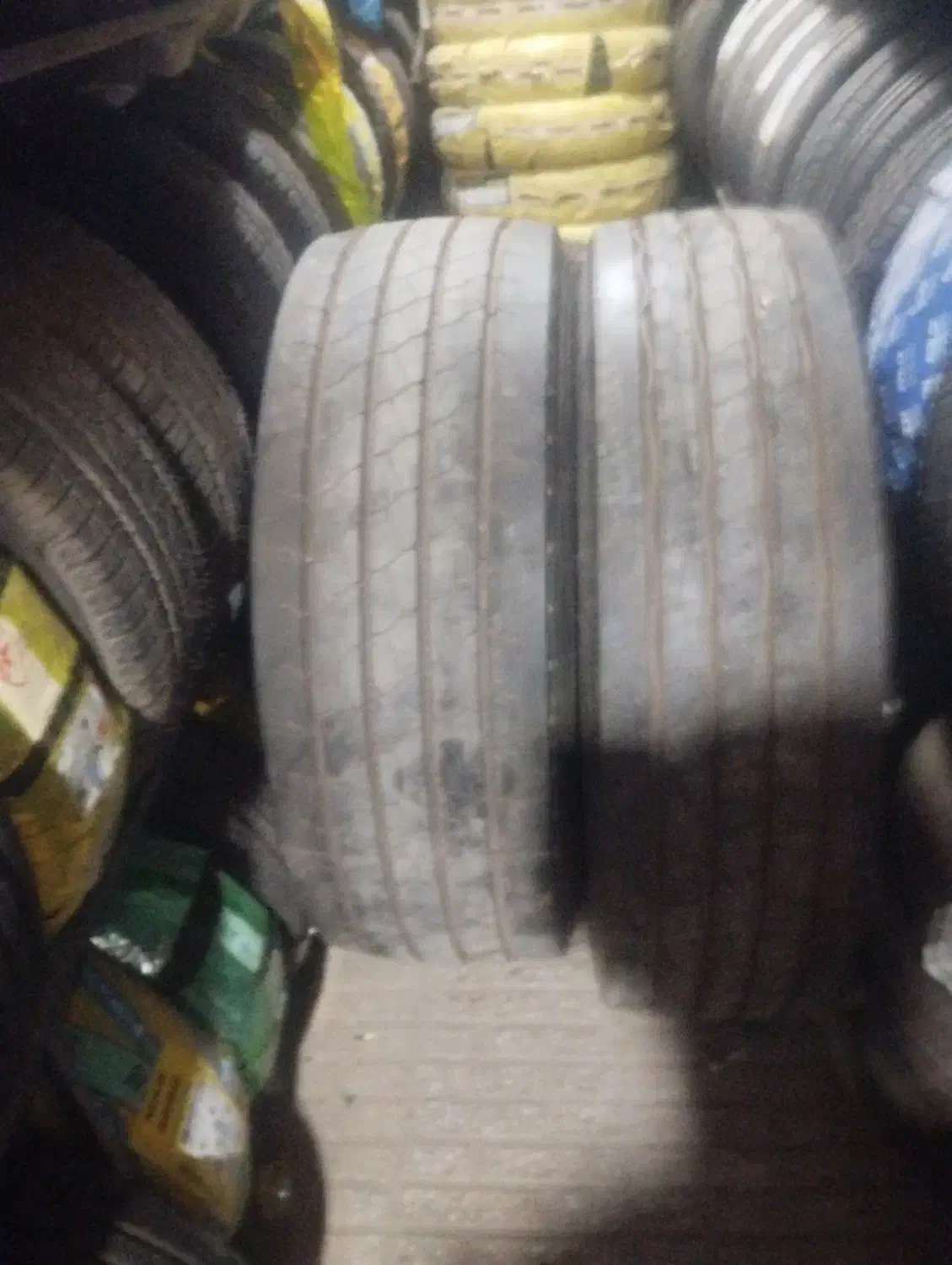 لاستیک تریلی ۳۱۵و ۳۸۵|قطعات یدکی و لوازم جانبی|زابل, |دیوار