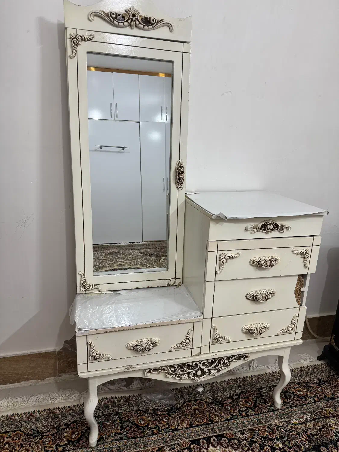 اینه دلاور|جاکفشی، کمد، دراور|تربت‌حیدریه, کلاته توکلی|دیوار