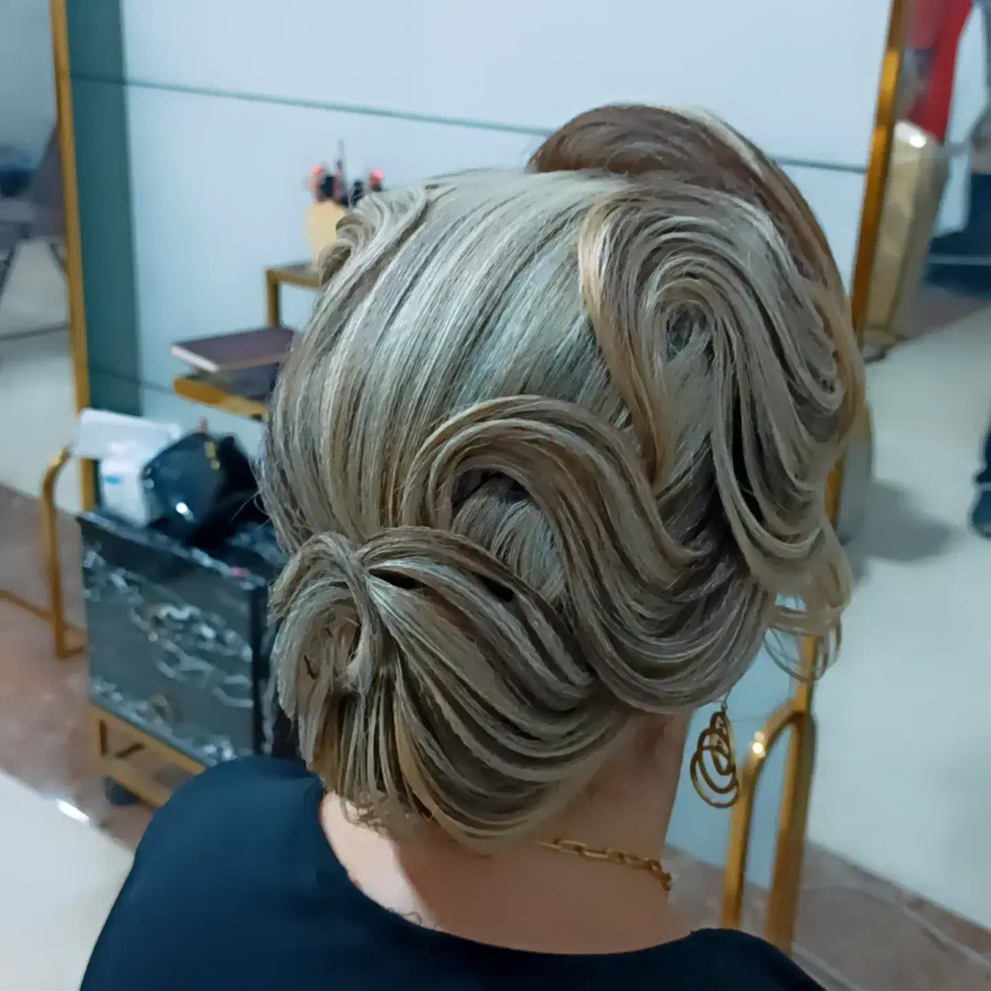 سالن زیبایی با نازلترین قیمت و بهترین کیفیت|خدمات آرایشگری و زیبایی|خوی, |دیوار