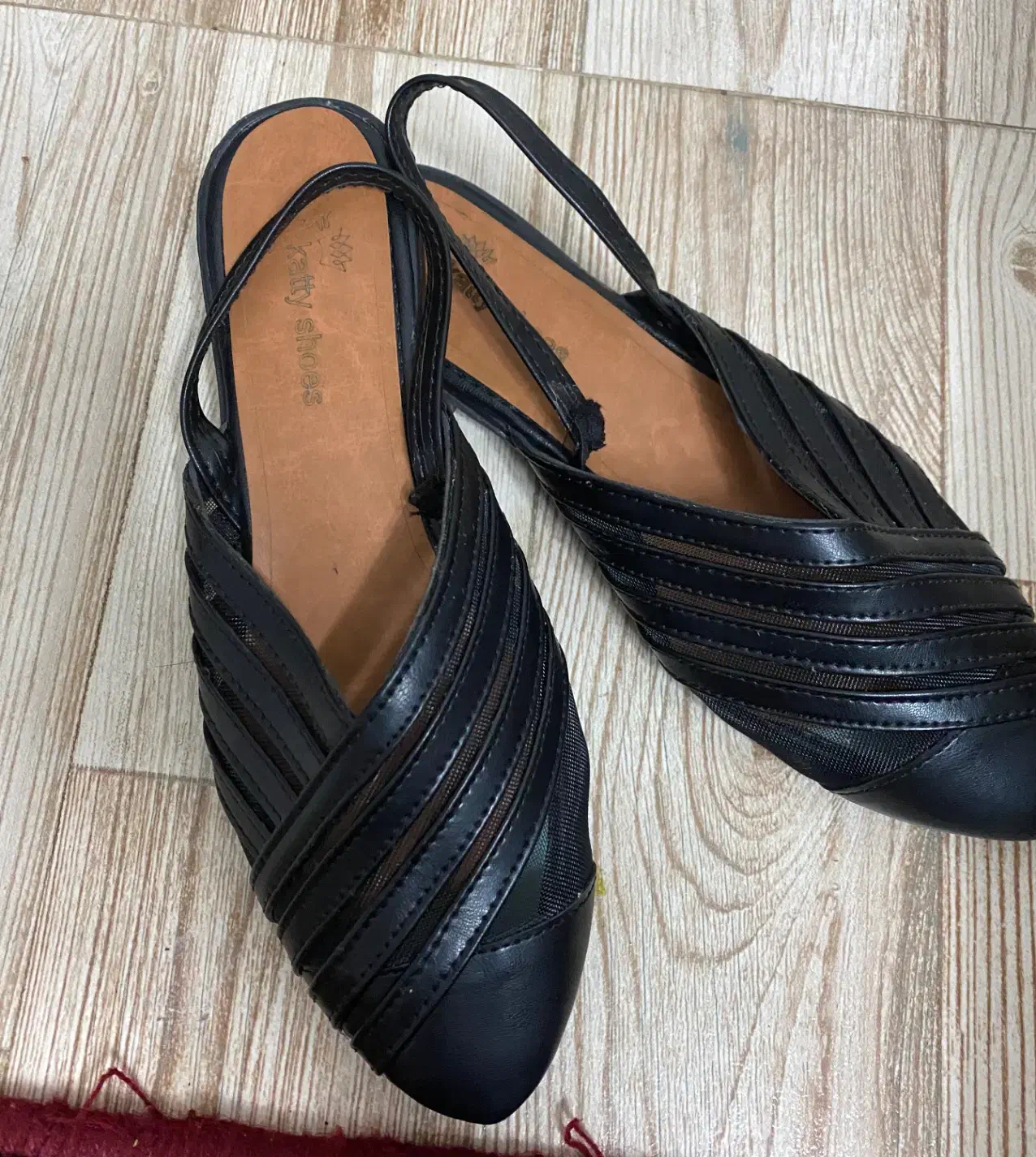 کفش نو|کیف، کفش، کمربند|تربت جام, کلالی|دیوار